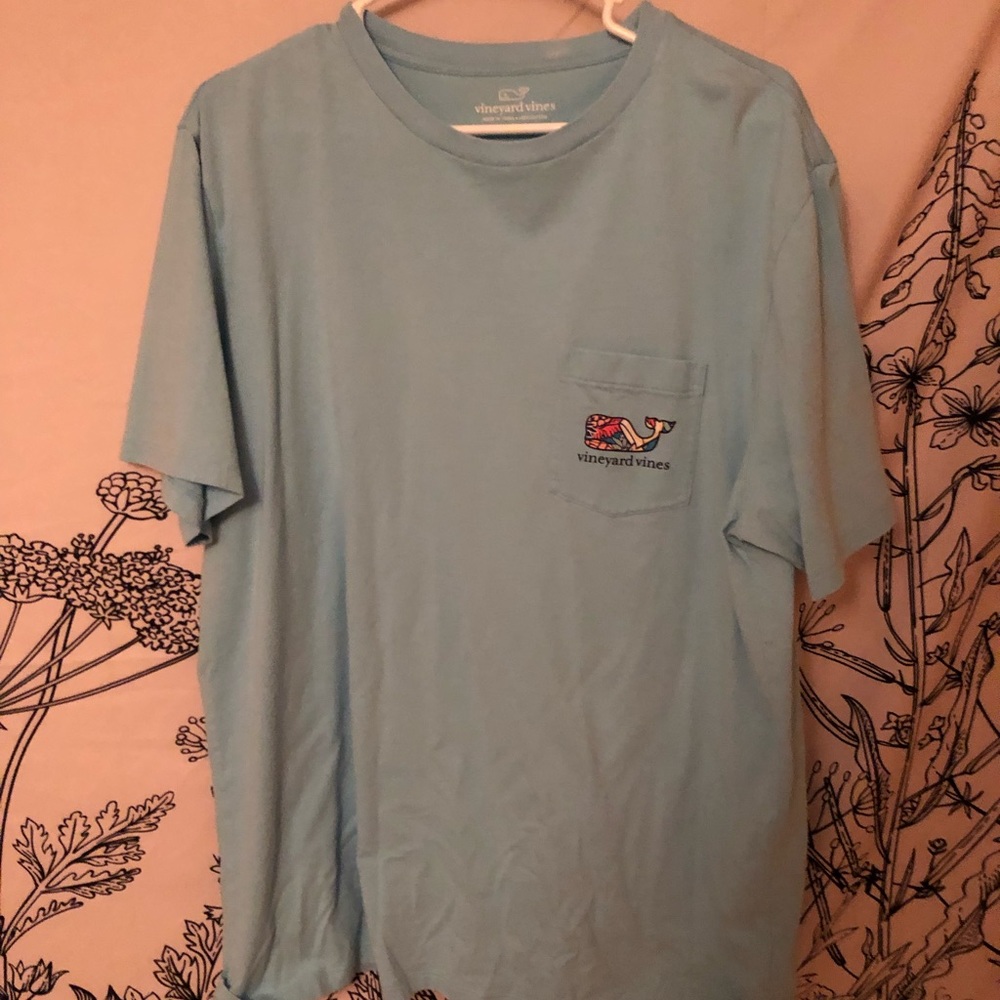 Vineyard Vines tshirt